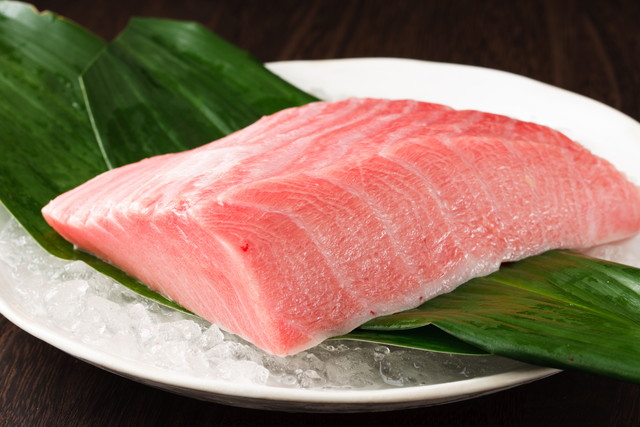 厳選されたまぐろの希少部位カマトロ(600g)